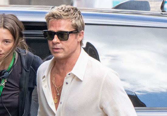 F1赛车题材电影《顶点》片场 布拉德·皮特现身！