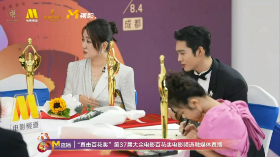 蓝羽会客厅 | 于适弹吉他 与马丽合唱歌曲《我会好好的》