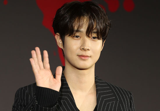 崔宇植新剧！出演《寂静》导演巨怪新作《清醒》