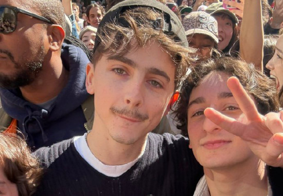 本尊惊喜到场！纽约举办提莫西·查拉梅模仿大赛