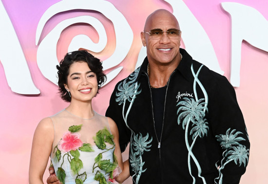 《海洋奇缘2》伦敦首映 强森、奥丽伊·卡瓦洛亮相