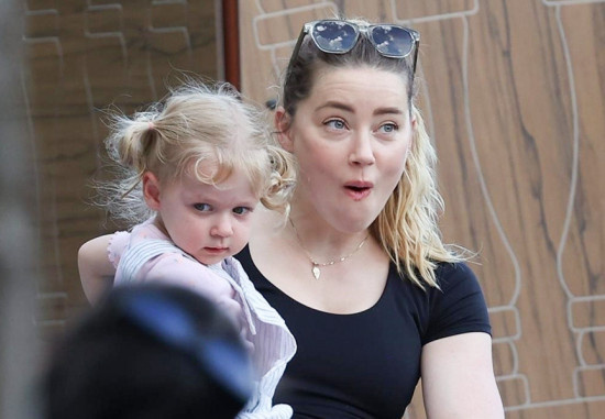 单亲妈妈艾梅伯·希尔德迎二胎 孩子如何出生成谜！