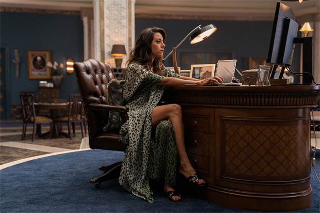 丈夫自杀去世 奥布瑞·普拉扎清空社交媒体账号内容