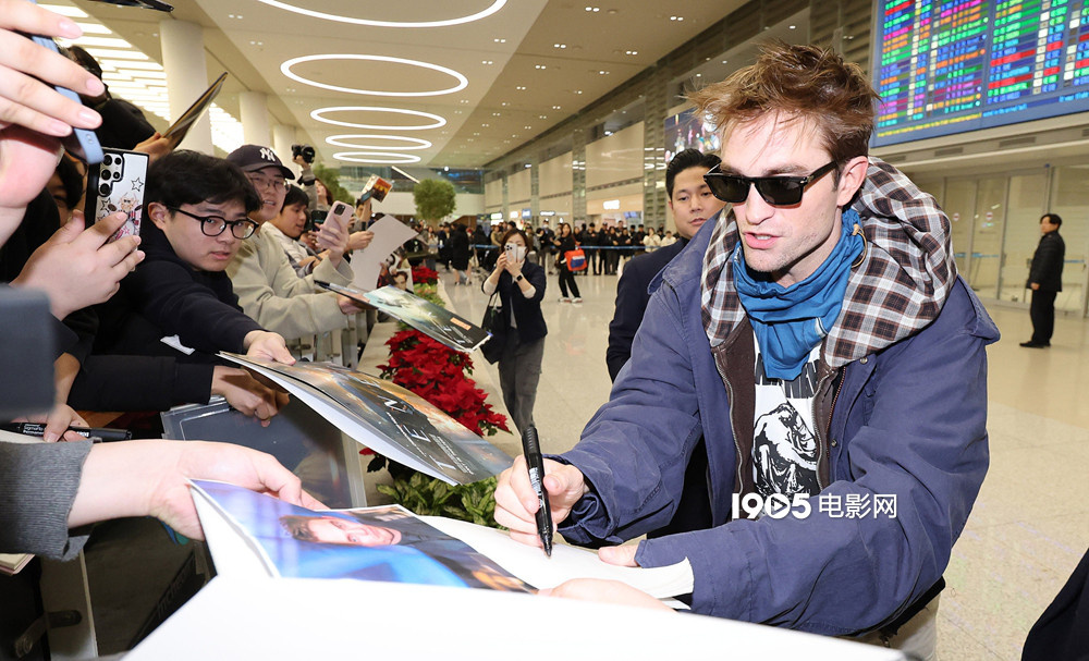 罗伯特·帕丁森首次赴韩国 宣传电影《编号17》