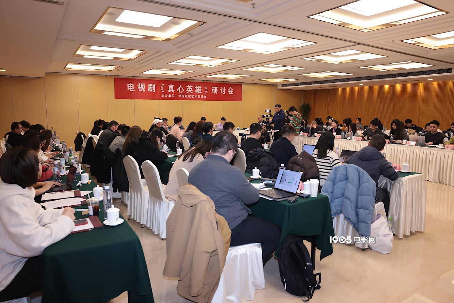 专家热议《真心英雄》 单元剧式创新表达获肯定