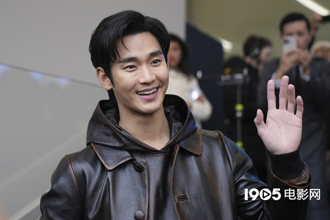 金秀贤认爱金赛纶:等她成年才交往 回应经济问题