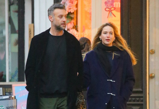 大表姐二胎“卸货”仅一周!和爱夫出街状态超赞