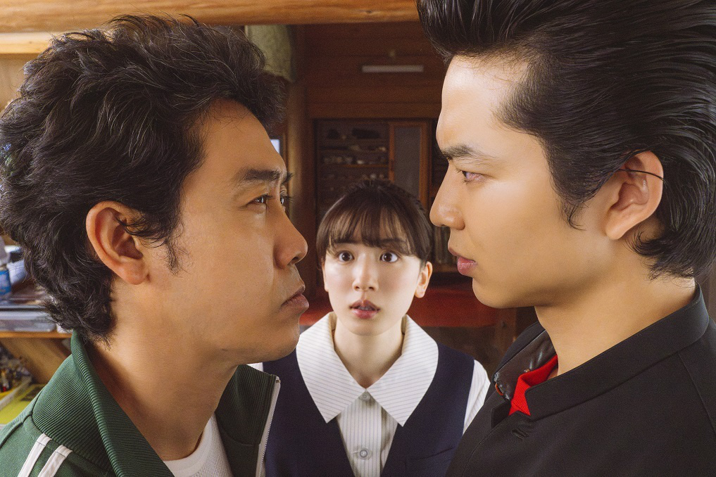 《写写画画》曝剧照 大泉洋用竹剑直指永野芽郁