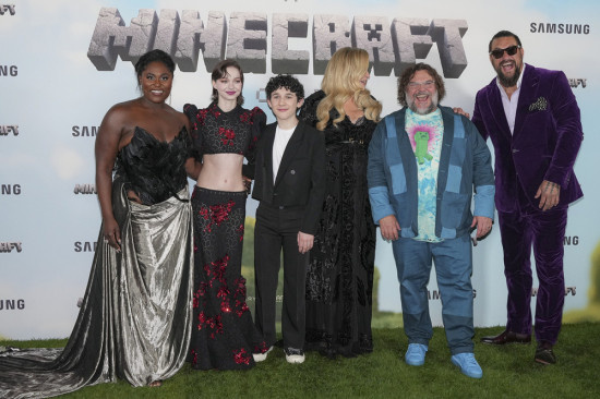 《我的世界大电影》首映!海王携妈妈、女友现身