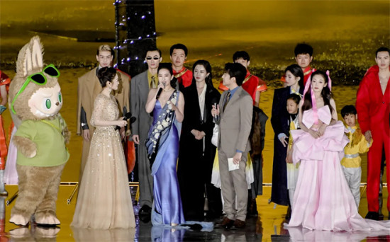 电影频道联合小红书呈现「春天开幕式」,赵雅芝何赛飞刘亦菲等百位嘉宾西湖揭幕春天