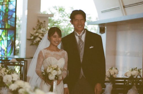 《花便当》曝概念海报 铃木亮平、村花动人兄妹情