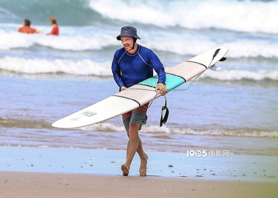 本尼迪克特·康伯巴奇和爱妻冲浪 享受度假时光!