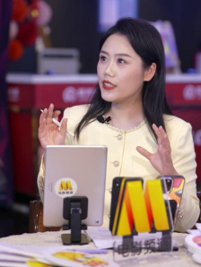 主持人晓丽：《罗小黑战记2》的笑点很年轻