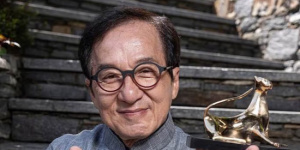 成龍獲頒“終身成就金豹獎”