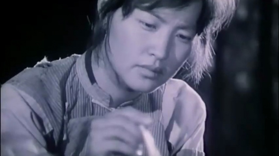 小花：八路军战士救下受伤国军士兵