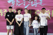 宋佳佟丽娅亮相《轻于鸿毛》首映 王俊凯说想再刷