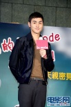 阮經(jīng)天出席寢具代言活動(dòng) 把身上刺青當(dāng)設(shè)計(jì)標(biāo)語(yǔ)
