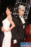 蔡康永头戴鸟笼造型奇特 携手白裙小S亮相红毯