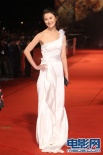 露香肩、秀美腿 金马红毯女星长裙走秀春光好