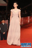 徐帆入圍金馬最佳女主角 裸色長裙高貴亮相紅毯