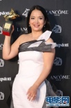 呂麗萍喜得最佳女主角 親吻獎(jiǎng)杯感謝老公和上帝