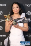 呂麗萍喜得最佳女主角 親吻獎(jiǎng)杯感謝老公和上帝