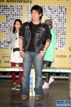 周華健自稱“女校班長” “娘娘腔”彩排演唱會