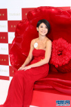 杨采妮妩媚红裙亮相 自曝准备筹拍导演处女作
